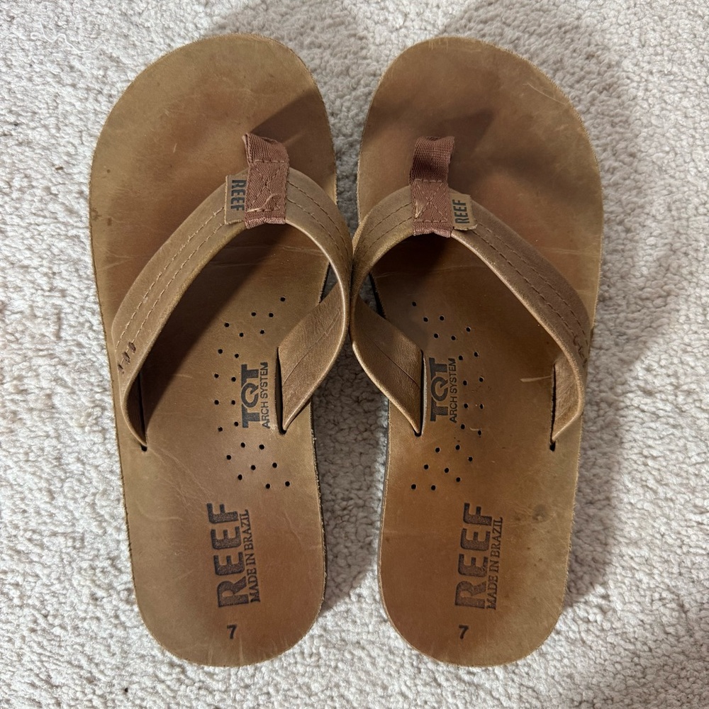 Reef Brown Bottle Opener Flip Flops Size 7 EUC - Picture 2 of 4